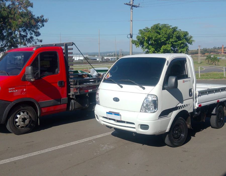 Frota de caminhões leves da Cavichioli Transportes